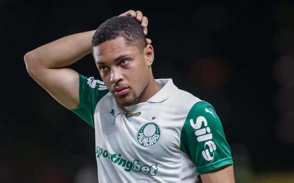 Vitor Roque desabafa após gol perdido e classificação do Palmeiras: 'Deu uma balançada'