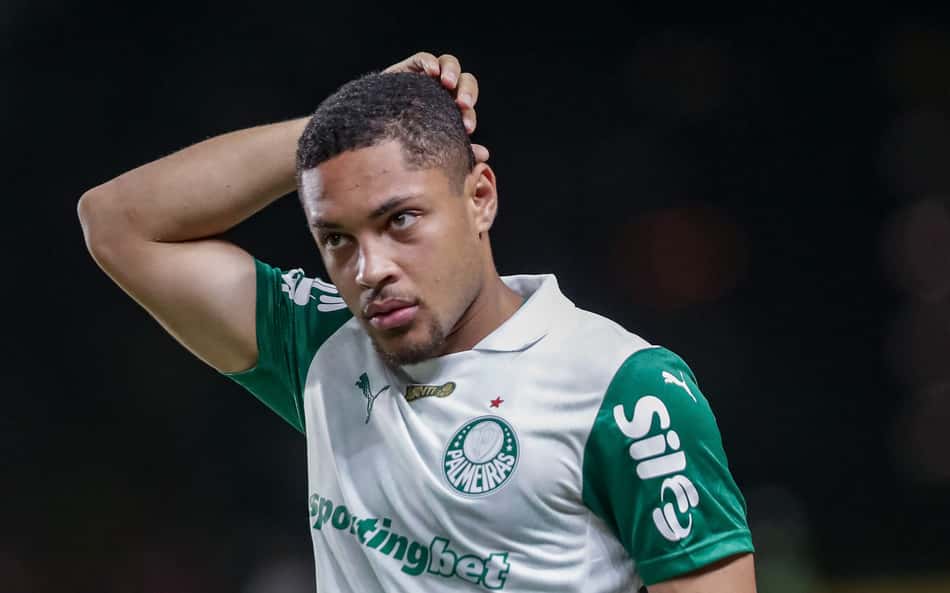 Narrador se surpreende com gol perdido por Vitor Roque, do Palmeiras: 'Inacreditável'
