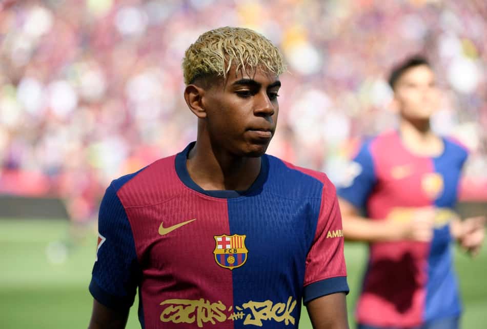 Lamine Yamal, comandado por Hansi Flick no Barcelona (Foto: Josep Lago / AFP)