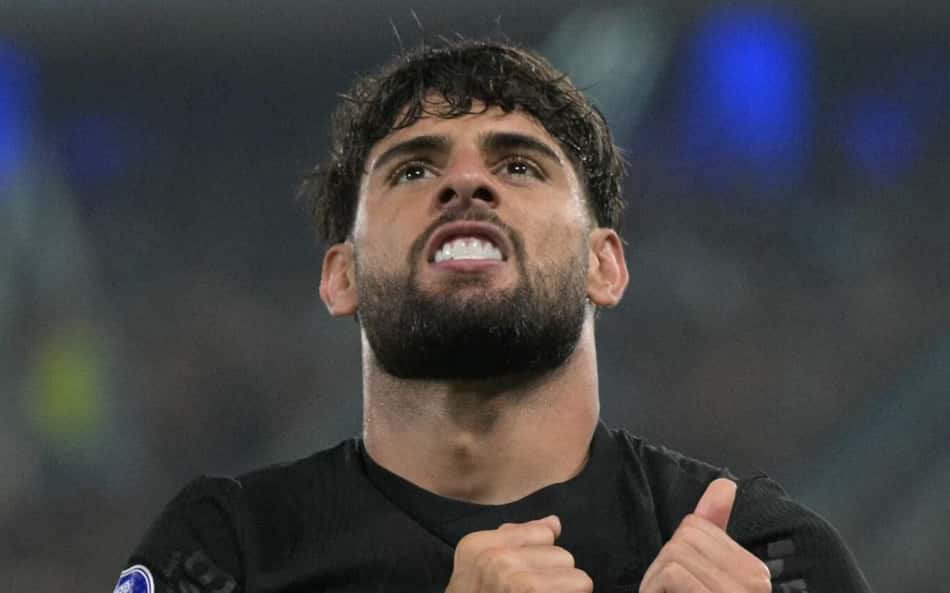 Corinthians x Santos: Yuri Alberto fica com uniforme rasgado em parte íntima e repercute