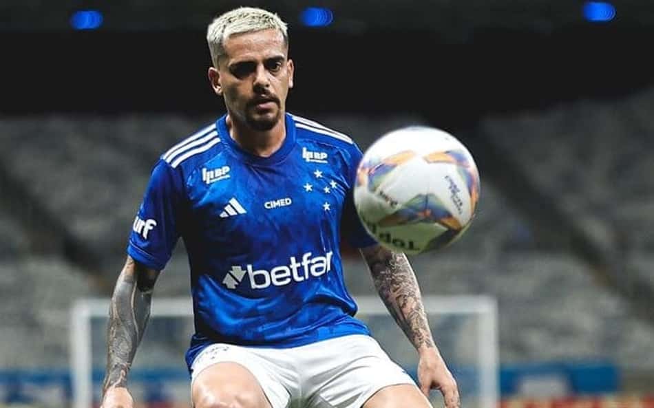 Fagner, do Cruzeiro, comemora convocação do filho para Seleção