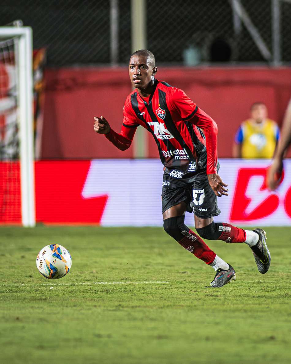 Kauan em ação contra o Jacobina pelo Campeonato Baiano, seu primeiro jogo como profissional do Vitória Foto: Victor Ferreira / EC Vitória