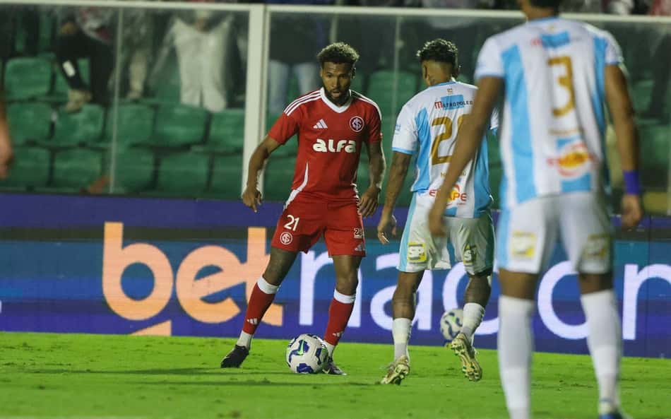 Internacional tem quatro desfalques do meio para a frente