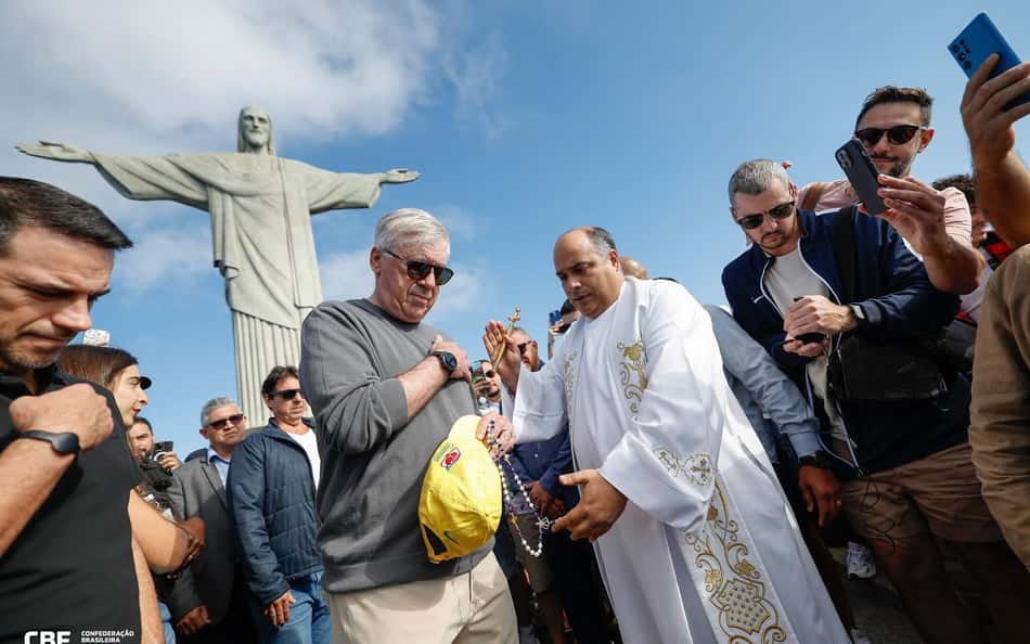 Ancelotti encanta em sua 1ª semana no Brasil com carisma, simpatia e aulas de português