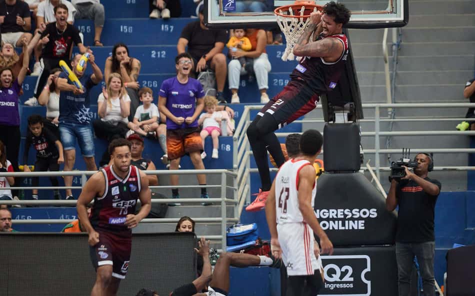 Show no NBB! Franca vence o Flamengo, empata a série e força jogo decisivo