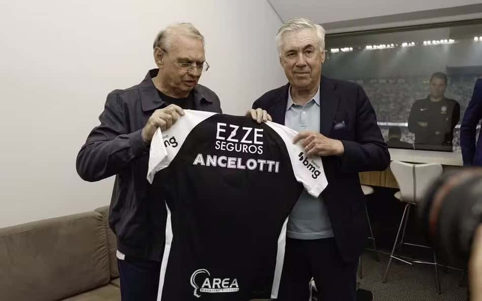Ancelotti comparece à Arena para jogo do Corinthians; veja vídeo
