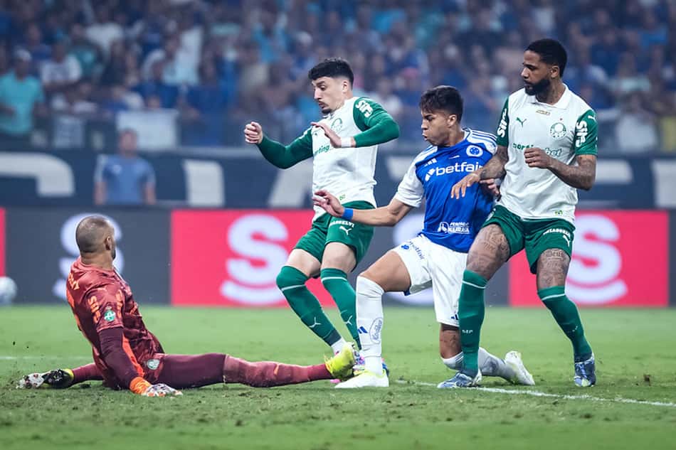 Atacante Kaio Jorge marca o segundo gol do Cruzeiro contra o Palmeiras no Mineirão (Foto: Gustavo Aleixo/Cruzeiro)