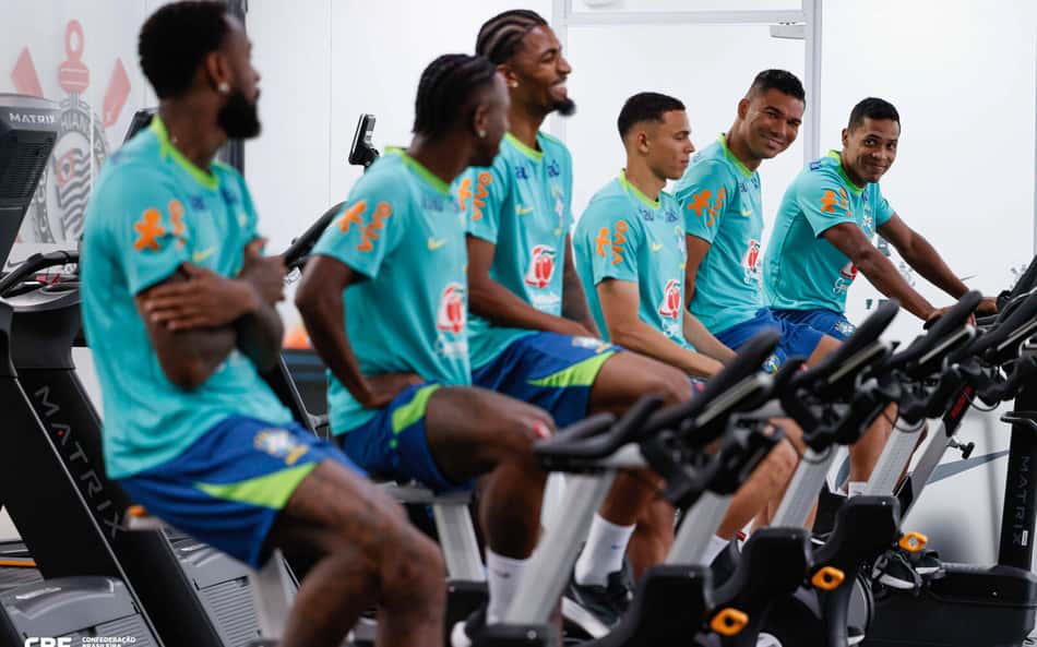 Alex Sandro destaca sacrifício da Seleção, exalta Ancelotti e projeta jogo com o Paraguai
