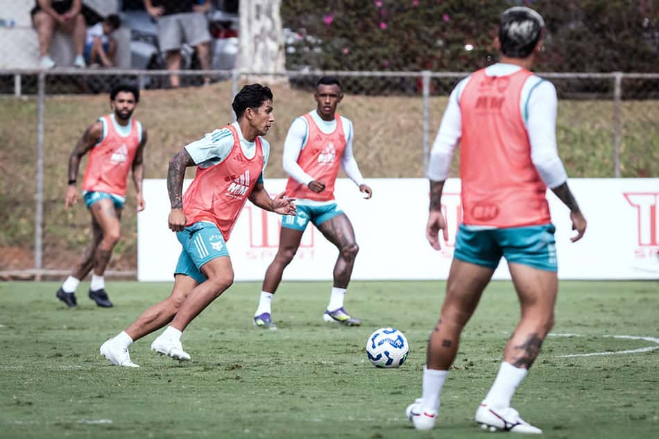 Volante Lucas Romero, do Cruzeiro, em treino na Toca da Raposa (Foto: Gustavo Aleixo/Cruzeiro)