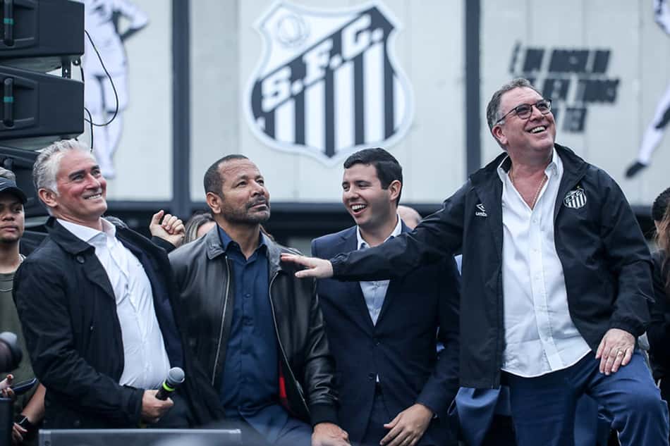 Pai de Neymar e Marcelo Teixeira durante inauguração do CT da base e do feminino do Santos. (Reinaldo Campos/ Santos FC)