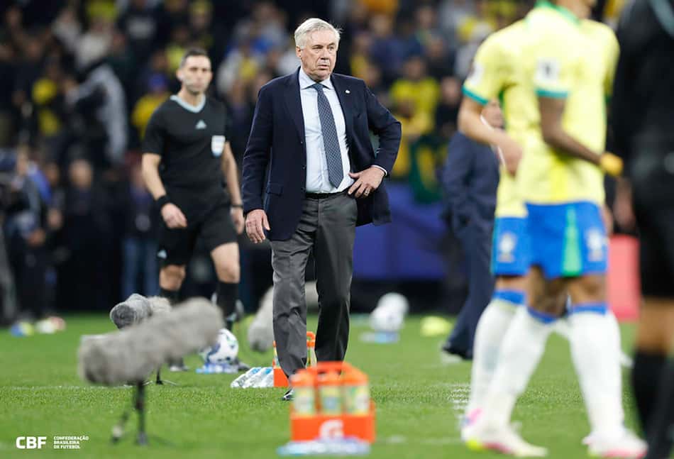Ancelotti na vitória da Seleção Brasileira contra o Paraguai (Foto: @rafaelribeirorio I CBF)