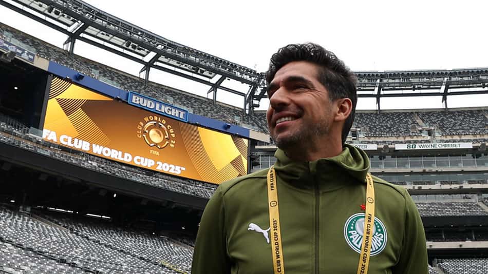 Palmeiras e Porto-POR se enfrentam pela primeira vez na história; Abel Ferreira fez o reconhecimento do gramado com o elenco no último sábado (14). (Foto: Cesar Greco/Palmeiras)