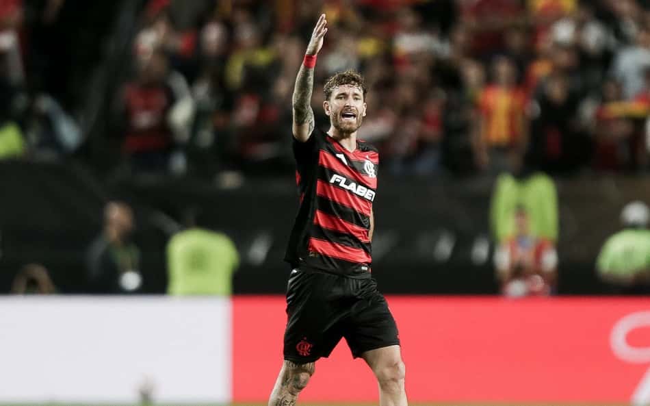 Léo Pereira preza por intensidade do Flamengo contra o Bayern