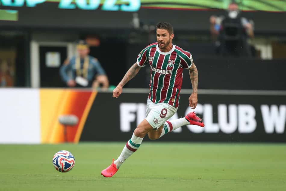 Everaldo perde boa chance para o Fluminense contra o Borussia (Foto: MARCELO GONÇALVES / FLUMINENSE F.C.)