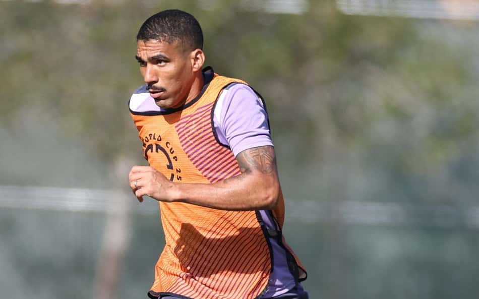 Allan projeta decisão do Botafogo contra o Atlético de Madrid: 'Pés no chão'