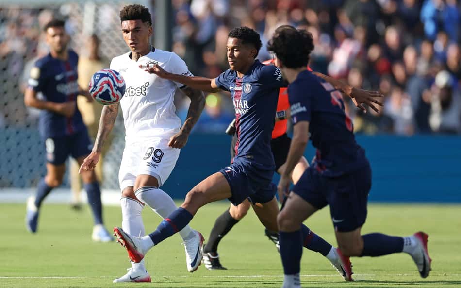 Flamengo vira assunto na web após vitória do Botafogo sobre o PSG; confira