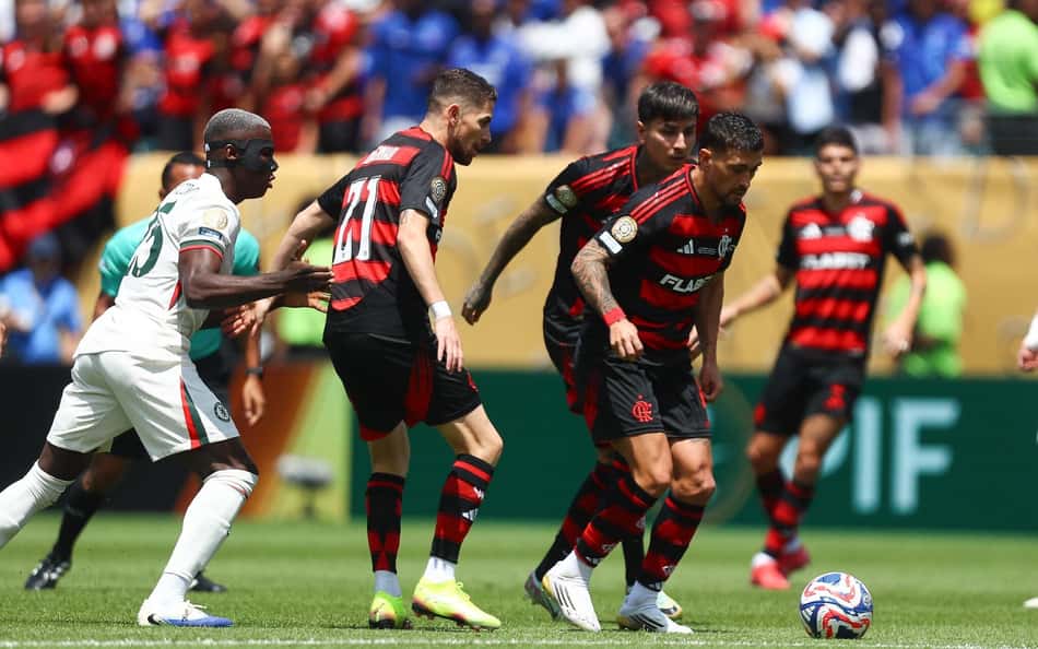 Flamengo perde titular ainda no primeiro tempo contra o Bayern