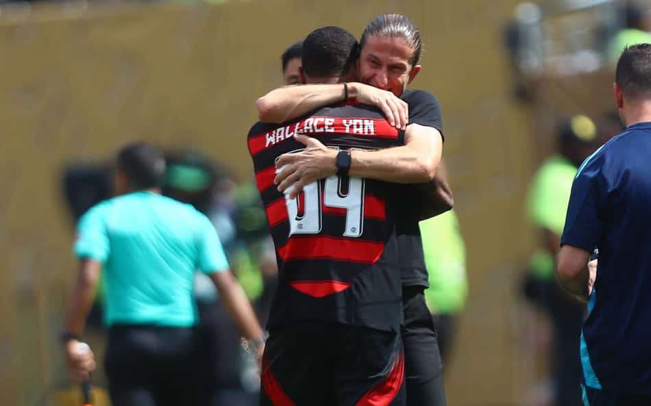 Filipe Luís se derrete por jogador do Flamengo: 'Tem estrela'