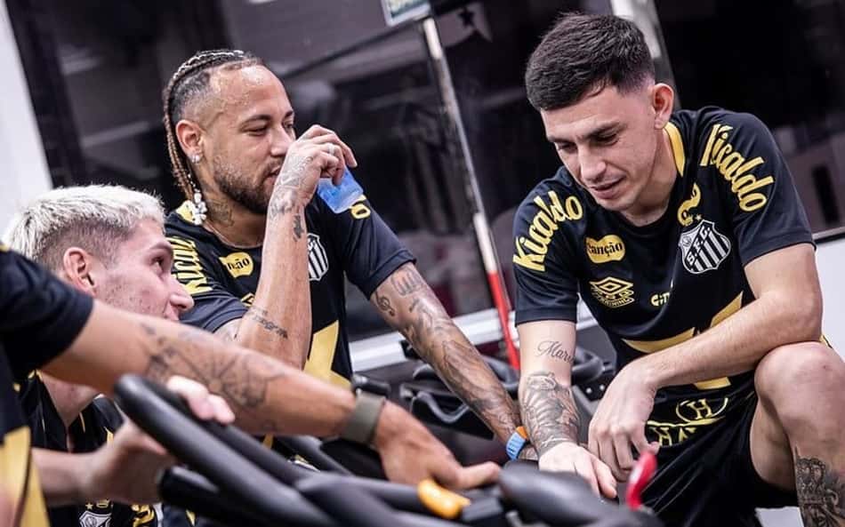 Santos inicia atividades no gramado no treino deste sábado (28), no CT Rei Pelé