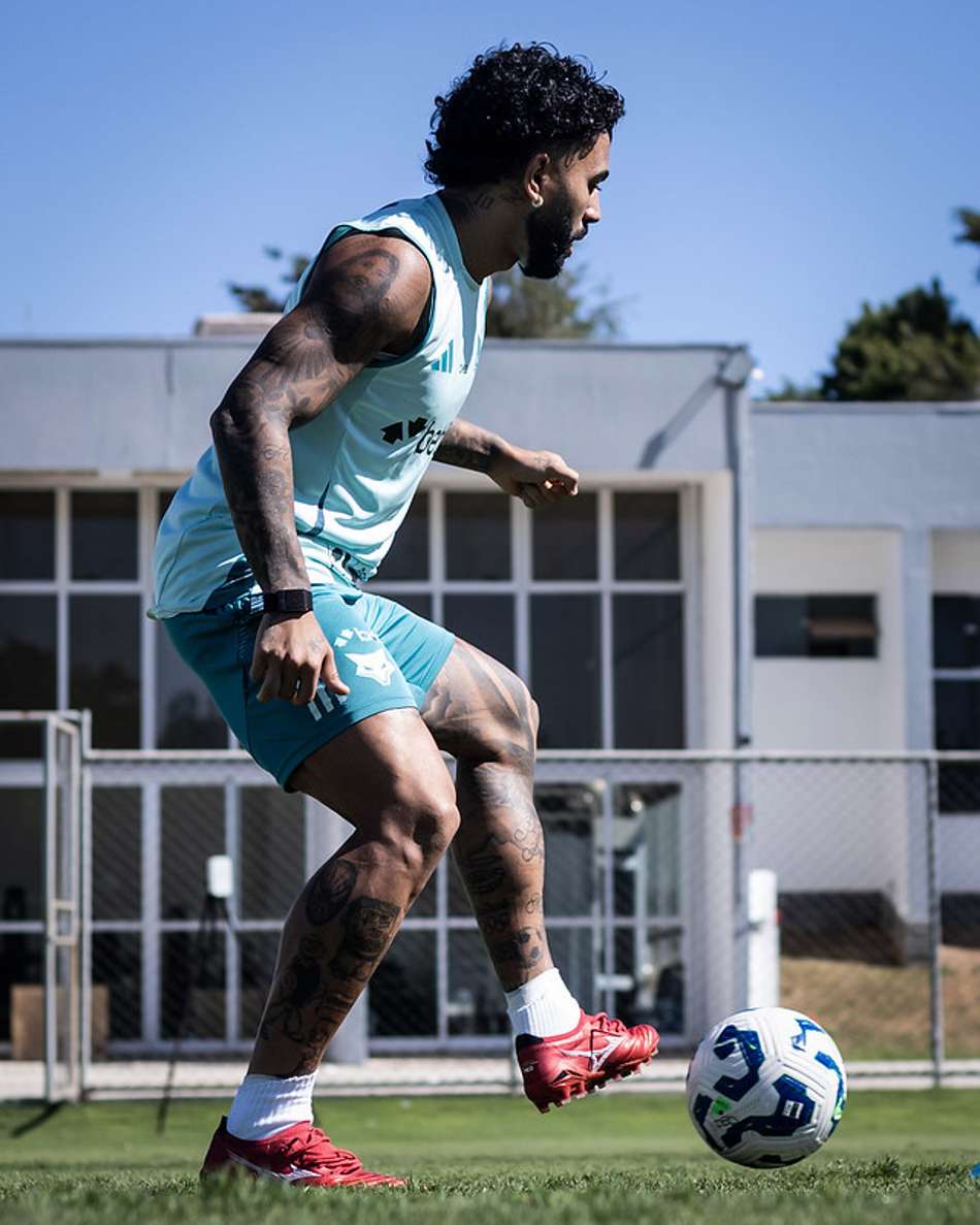 Atacante Gabigol, do Cruzeiro, em treino na Toca da Raposa (Foto: Gustavo Aleixo/Cruzeiro)