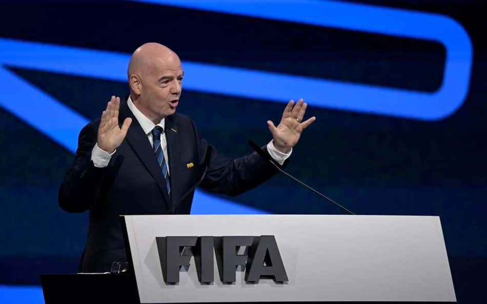 Presidente da Fifa se encontra com Nickollas e Silvia Grecco, torcedores do Palmeiras