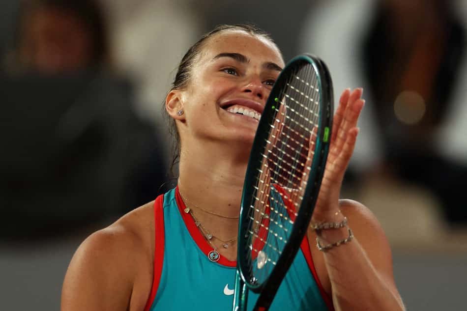 Belarus' Aryna Sabalenka celebrates her victory over Poland's Iga Swiatek during their women's singles semi-final match on day 12 of the French Open tennis tournament on Court Philippe-Chatrier at the Roland-Garros Complex in Paris on June 5, 2025. (Photo by Alain JOCARD / AFP)
