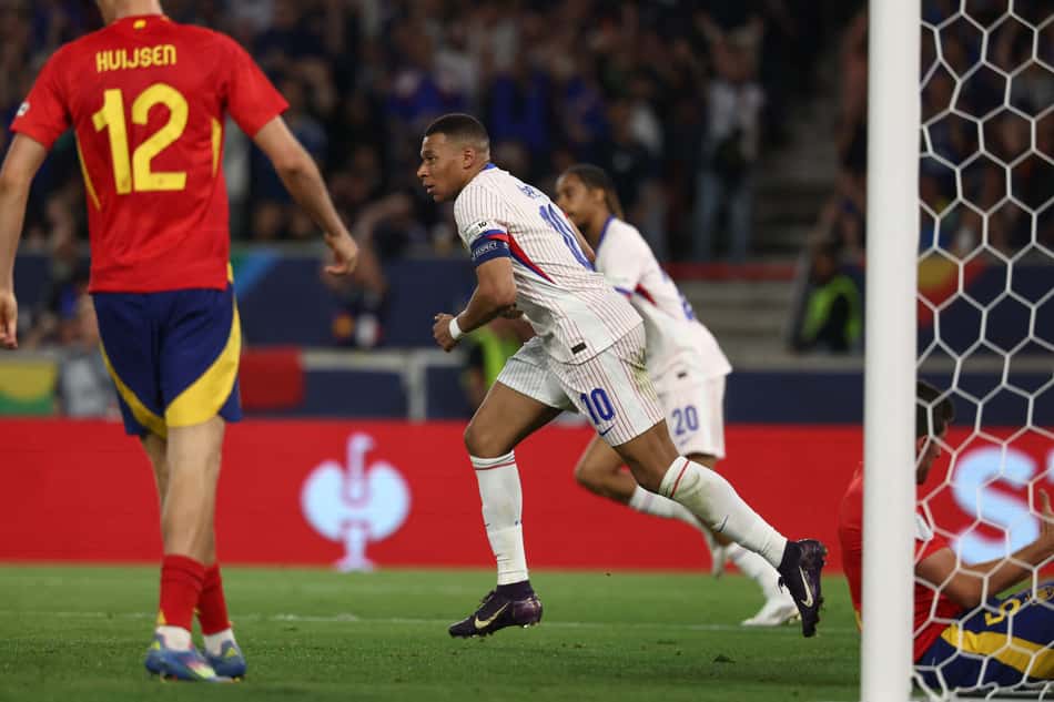 Mbappé fez gol na derrota da França para a Espanha (Foto: FRANCK FIFE / AFP)
