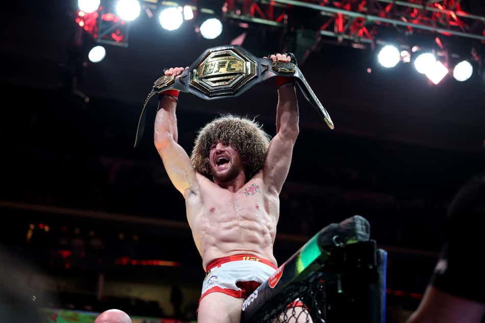 Com duas disputas de cinturão, confira imagens do UFC 316