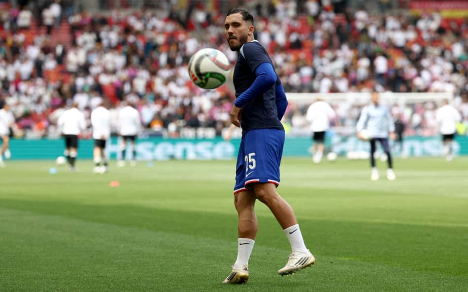 Rayan Cherki chegará como reforço do Manchester City faltando poucos dias para o Mundial de Clubes  (Foto: FRANCK FIFE /AFP)