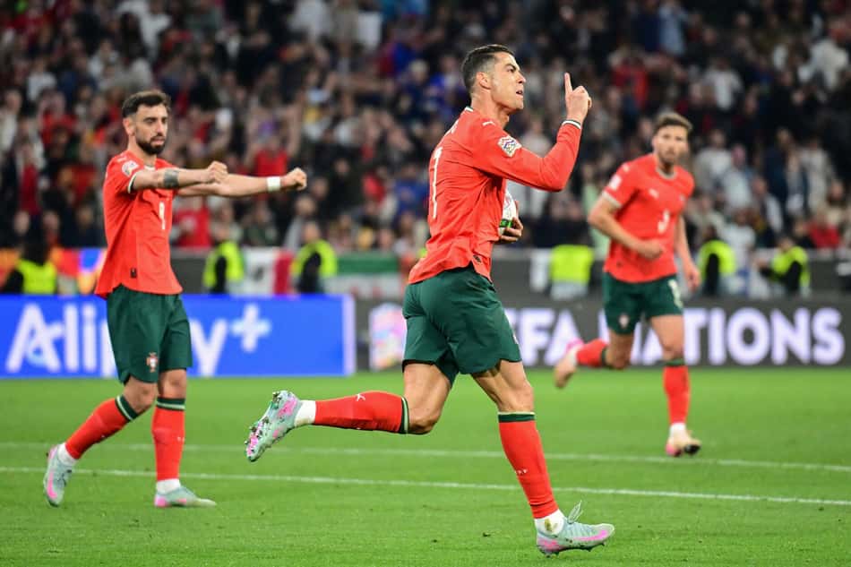 Cristiano Ronaldo fez um dos gols do título em Portugal x Espanha (Foto: Tobias SCHWARZ / AFP)
