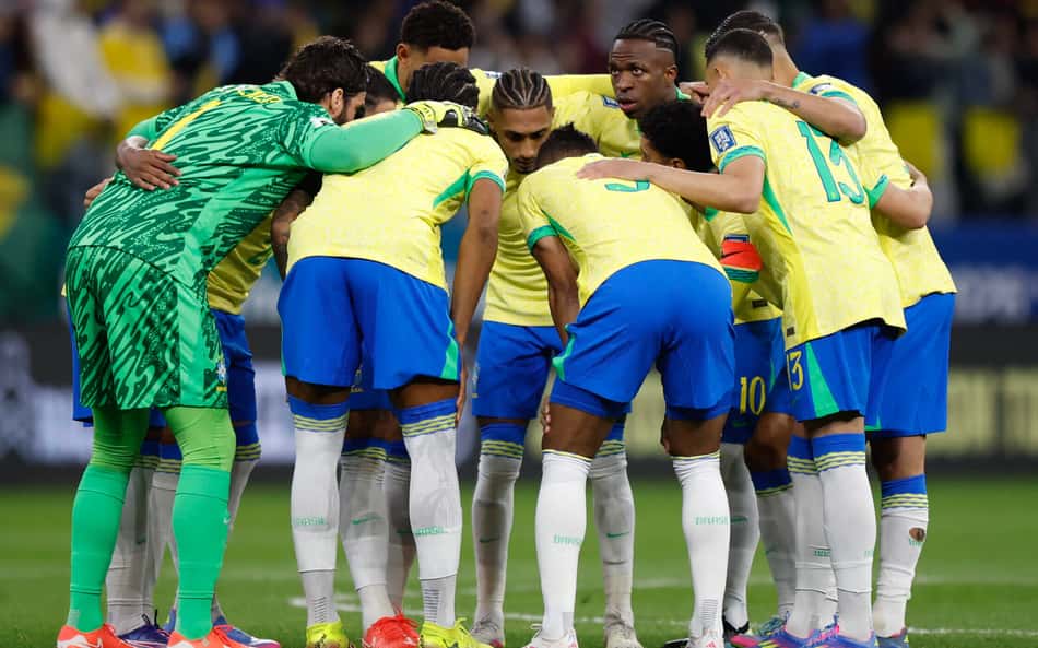 Jogadores da Seleção Brasileira reunidos (Foto: Miguel Schincariol / AFP)