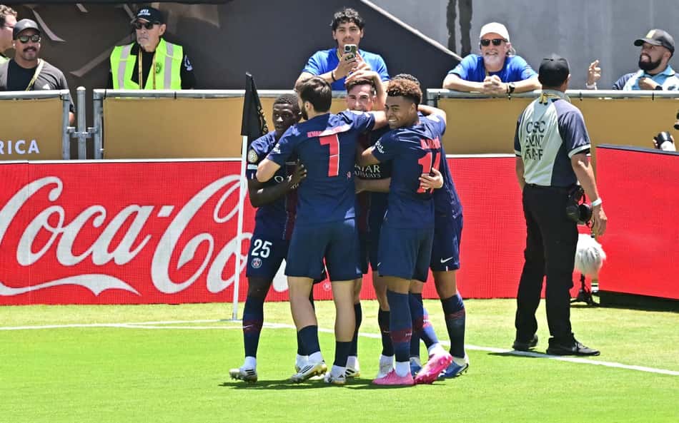 Jogadores do PSG comemoram gol de Fabián Ruiz contra Atlético de Madrid (Foto: Frederic J. Brown)