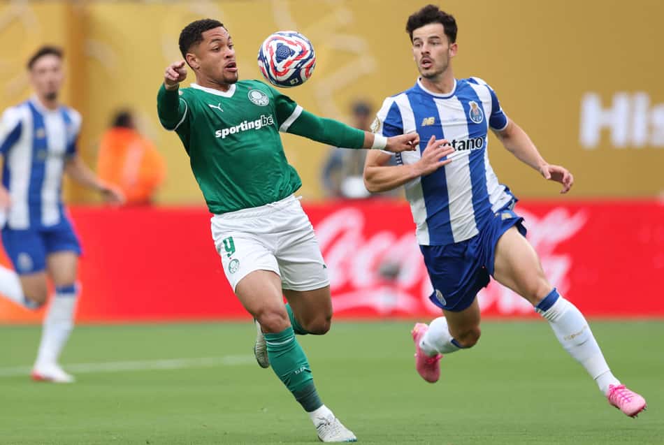 Vitor Roque em ação em Palmeiras x Porto