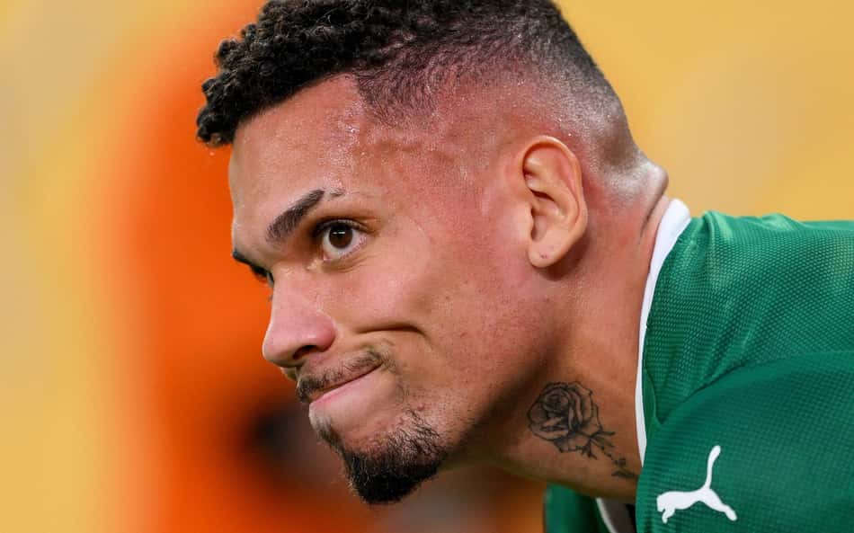 Paulinho realiza trabalho individual no Palmeiras e mantém 'problema' para Abel