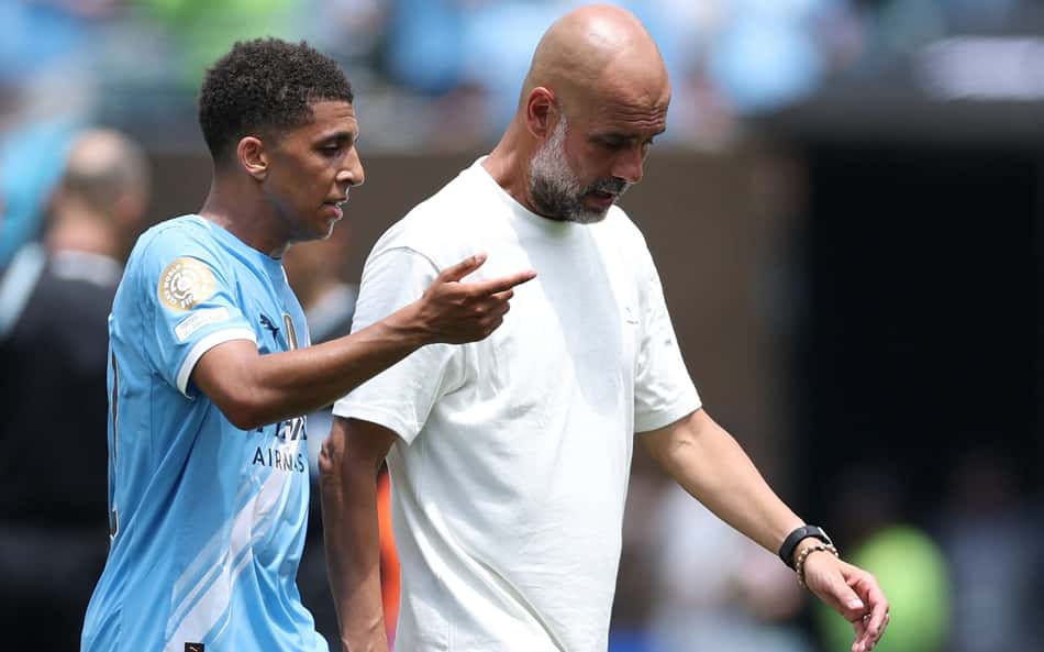 Guardiola usa método inusitado para orientar o Manchester City no intervalo do Mundial