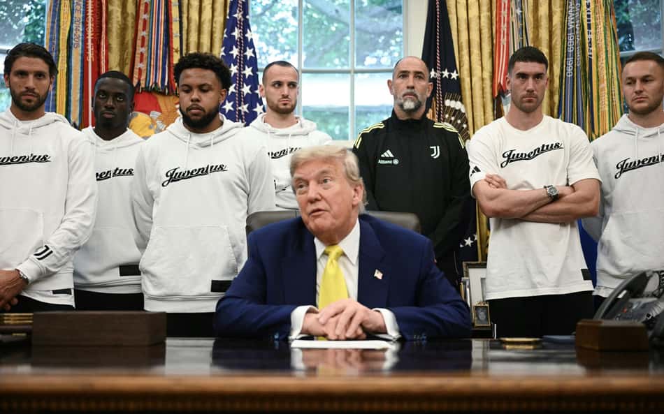 Trump recebe equipe do Mundial na Casa Branca e usa oportunidade para falar de guerra