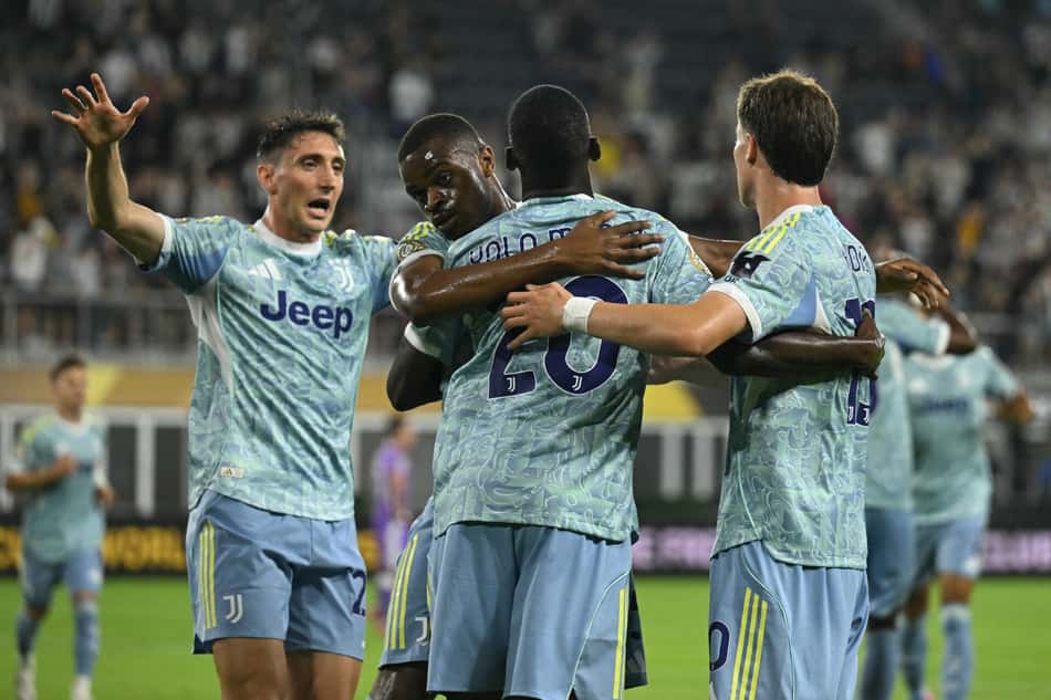 Kolo Muani comemora gol marcado pela Juventus contra o Al Ain no Mundial