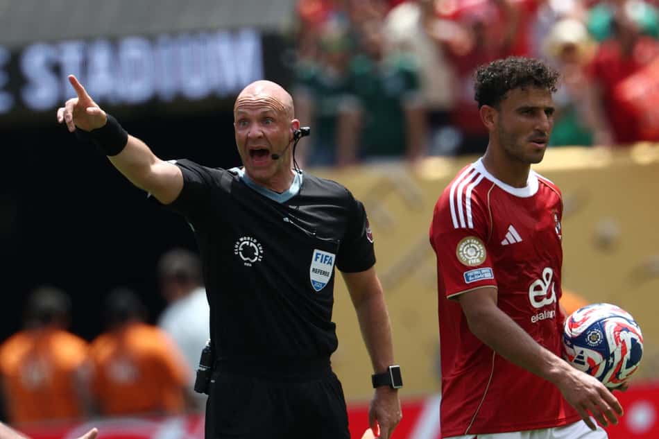 Anthony Taylor tem uma carreira marcada por polêmcias (Foto: Franck Fife / AFP)