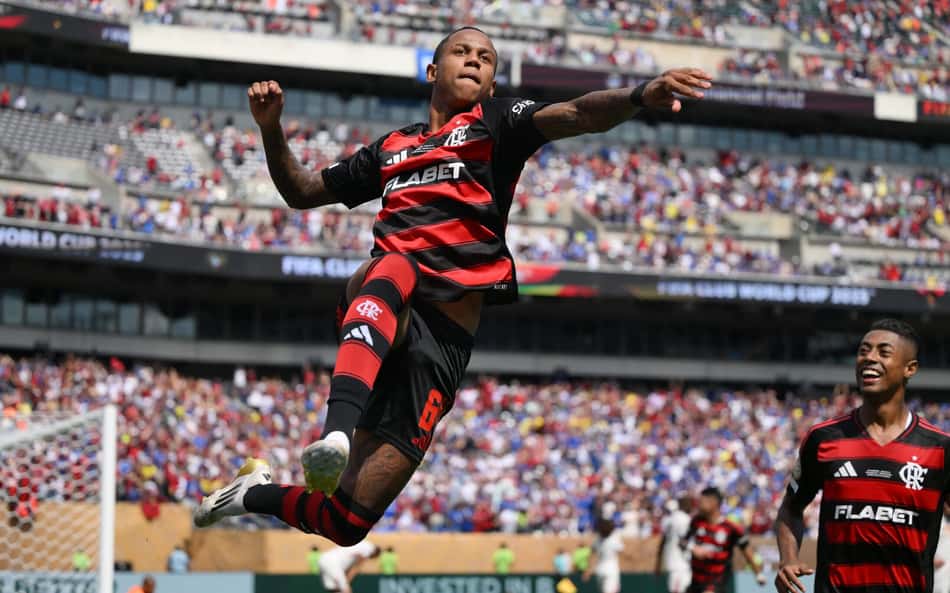 Wallace Yan comemora gol marcado contra o Chelsea no Mundial de Clubes