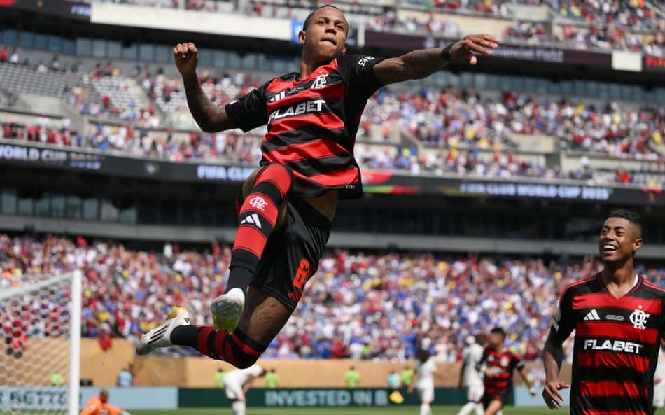 Wallace Yan comemora gol marcado contra o Chelsea no Mundial de Clubes
