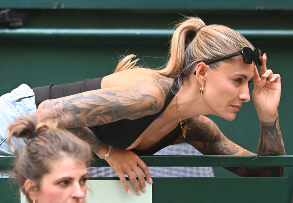 Sophia Thomalla, namorada do alemão Alexander Zverev, acompanha a vitória sobre o italiano Flavio Cobolli (Foto: CARMEN JASPERSEN / AFP)