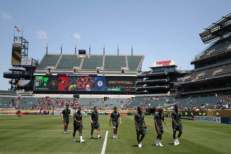 Jogadores do Chelsea chegam para o duelo contra o Flamengo no Mundial