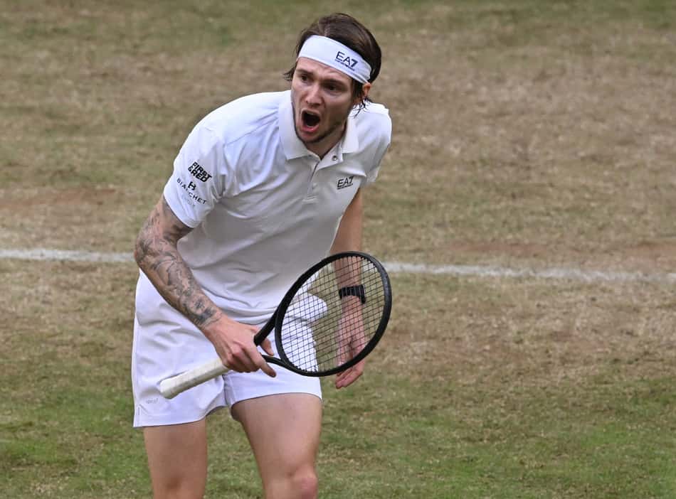 Campeão em 2023, Alexander Bublik vai em busca do bi em Halle (Foto: CARMEN JASPERSEN / AFP)