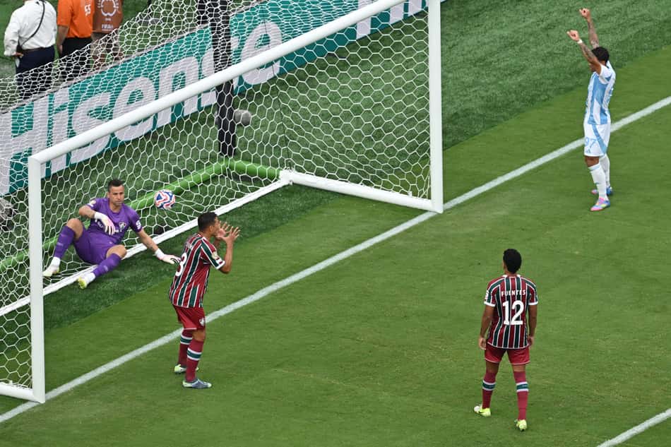 Fluminense leva gol do Ulsan (Foto: ANGELA WEISS / AFP)