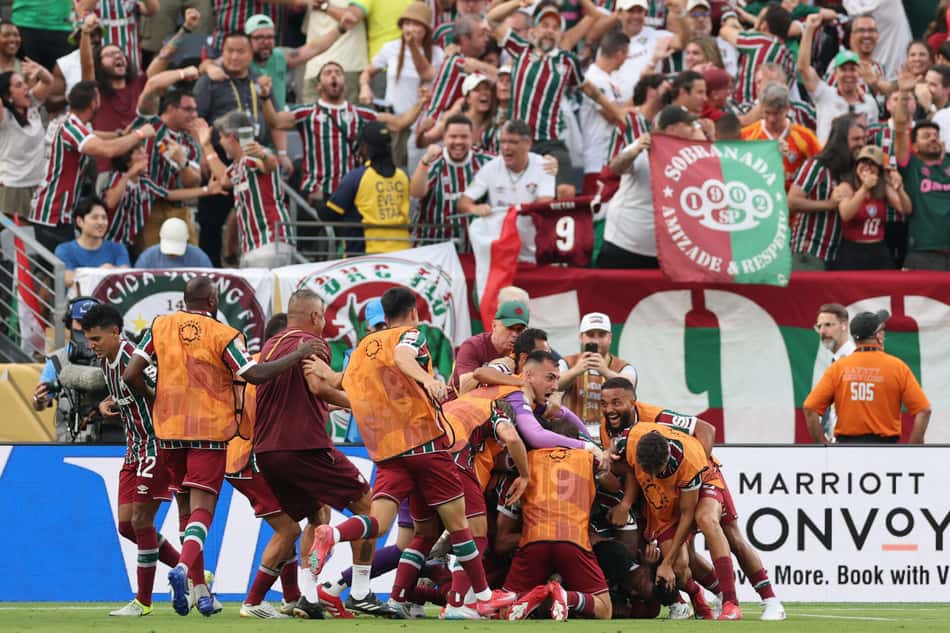 Fluminense comemora gol sobre o Ulsan (Foto: CHARLY TRIBALLEAU / AFP)