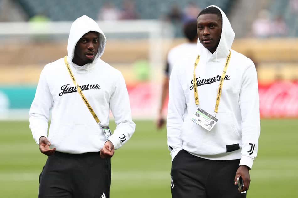 Weah e Kolo Muani na chegada para Juventus x Wydad Casablanca