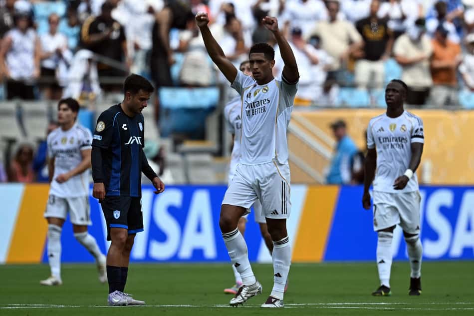 Bellingham e time do Real Madrid comemoram gol diante do Pachuca pelo Mundial (Foto: Paul Ellis/ AFP)