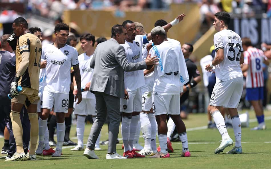 Renato Paiva comemora campanha do Botafogo no Mundial e exalta o futebol brasileiro
