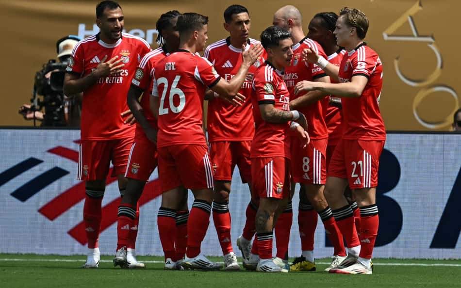 MELHORES MOMENTOS: Benfica derrota Bayern de Munique e Flamengo conhece rival no Mundial