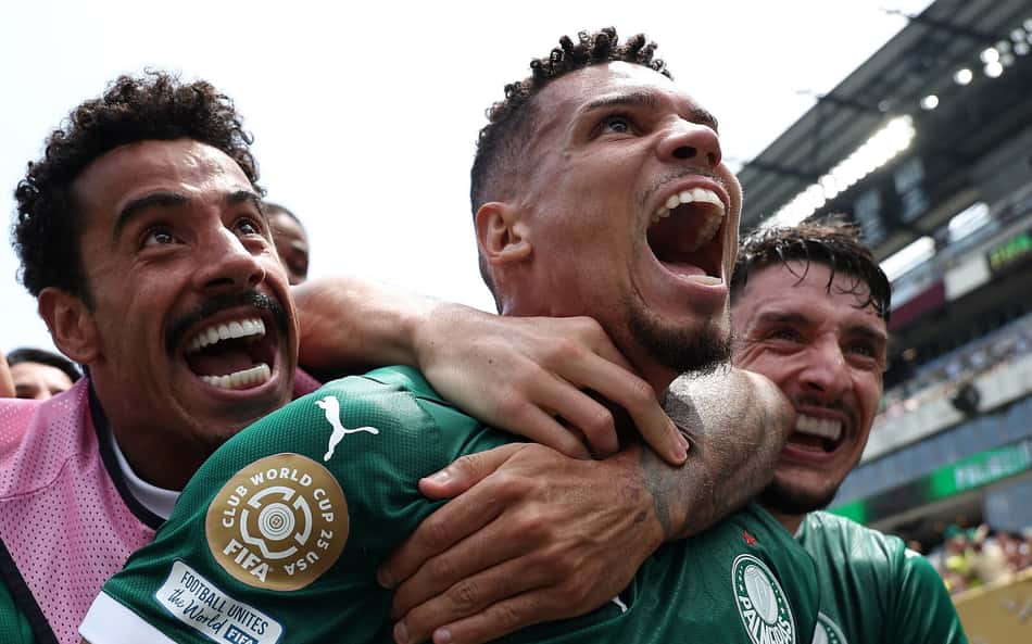 Paulinho decide na prorrogação, Palmeiras elimina o Botafogo e avança no Mundial